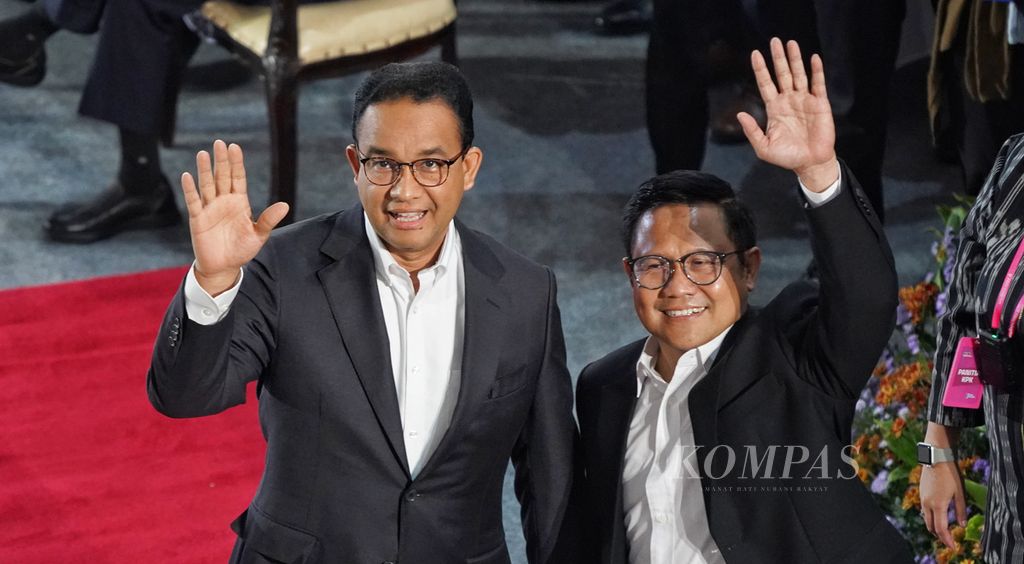 Pasangan Anies Baswedan dan Muhaimin Iskandar saat hadir memenuhi undangan Komisi Pemberantasan Korupsi dalam acara Penguatan Antikorupsi untuk Penyelenggara Negara Berintegritas (Paku Integritas) bagi Capres dan Cawapres, di Gedung Juang KPK, Jakarta, Rabu (17/1/2024). 