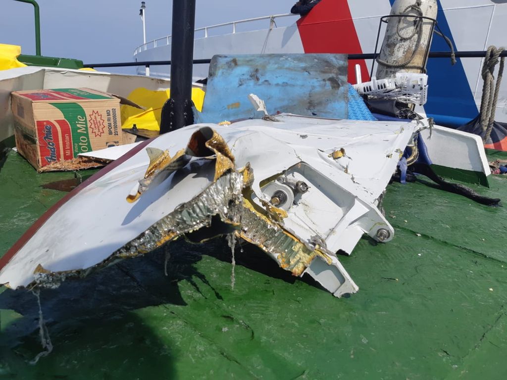 Serpihan pesawat Lion Air JT-610 ditemukan di perairan Laut Jawa, Senin (29/10/2018) siang.