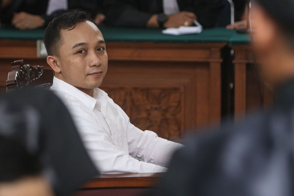 Terdakwa Ricky Rizal bersiap mengikuti sidang di Pengadilan Negeri Jakarta Selatan, Selasa (24/1/2023). Pengadilan Negeri Jakarta Selatan kembali menggelar sidang lanjutan kasus pembunuhan berencana terhadap Nofriansyah Yosua Hutabarat atau Brigadir J dengan terdakwa Ricky Rizal. 