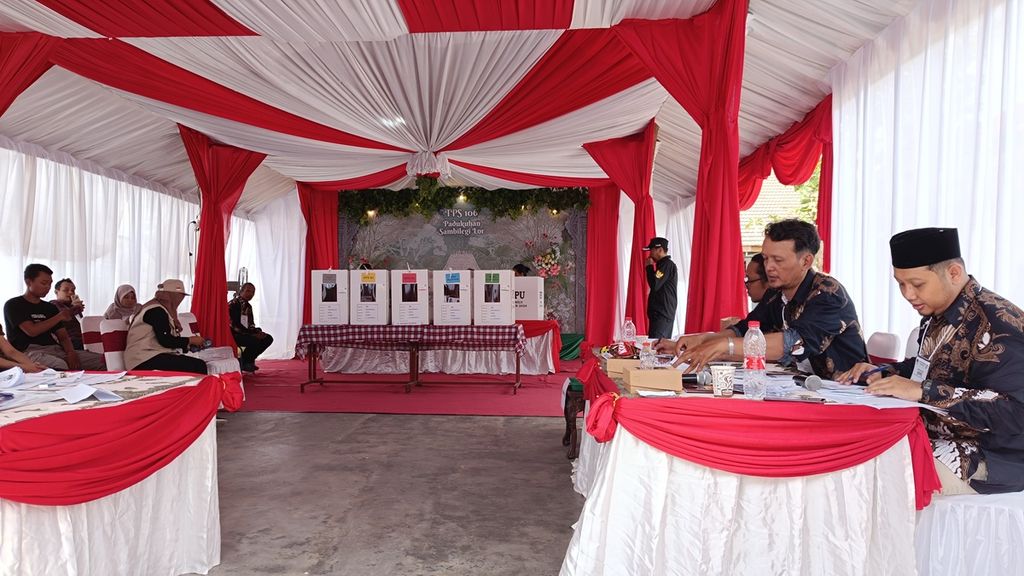 Suasana di TPS 106 Sambilegi, Depok, Sleman, Yogyakarta, pada hari pemungutan suara, Rabu (14/2/2024). 
