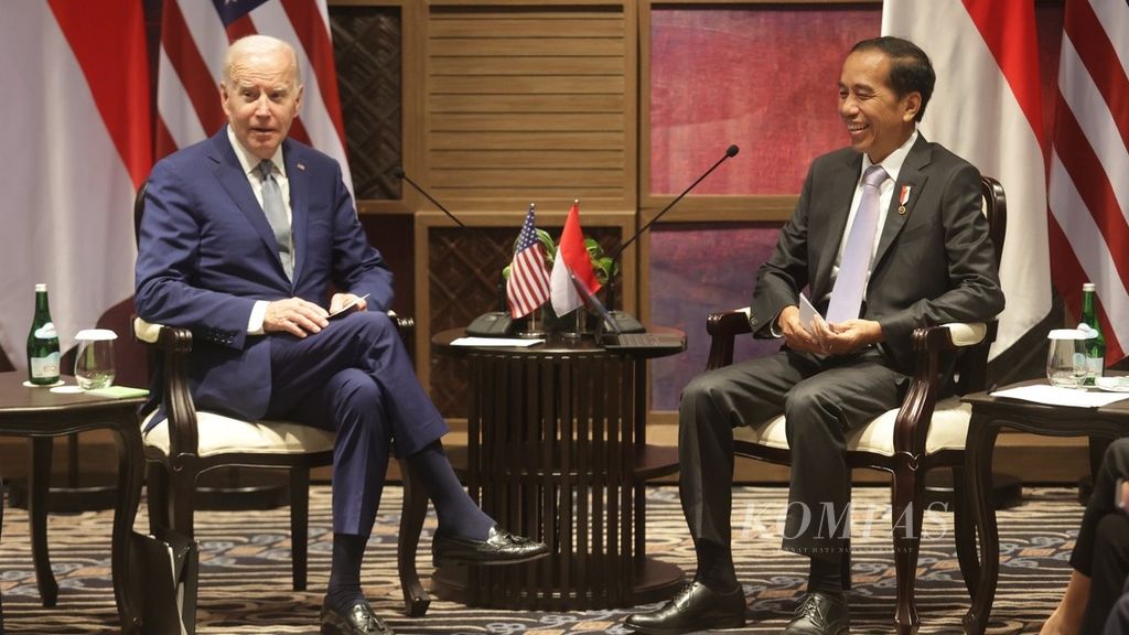 President Joko Widodo held a bilateral meeting with United States President Joe Biden (left) on the sidelines of the G20 Summit in Nusa Dua, Bali, on Monday (11/14/2022). This bilateral meeting is the first meeting of state leaders at the G20 Summit. 