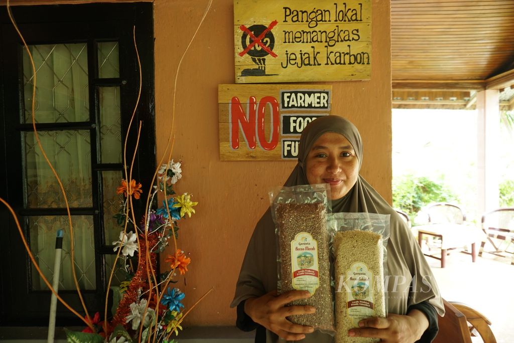 Zahra Khan (36), penggiat pangan lokal Gorontalo ketika ditemui, Kamis (6/10/2022), di rumahnya di Desa Huntu Selatan, Kecamatan Bulango, Kabupaten Bone Bolango, Gorontalo.