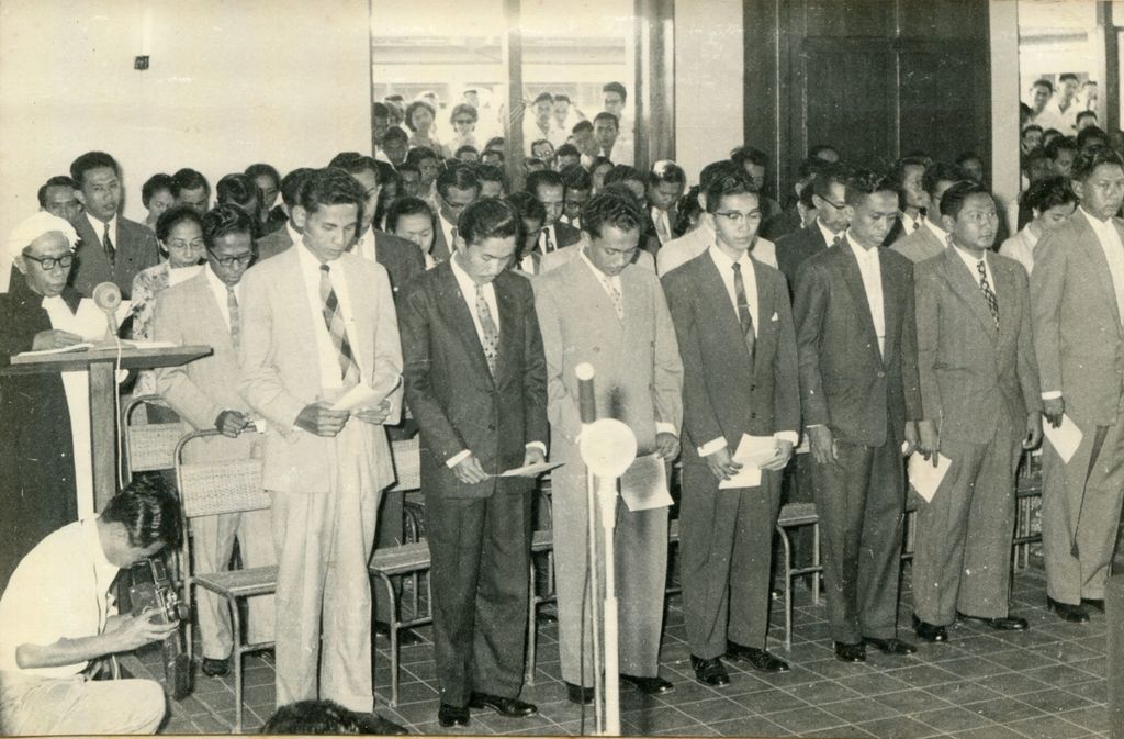 Upacara pelantikan 97 Dokter Baru lulusan Universitas Indonesia, 5 Agustus 1959.