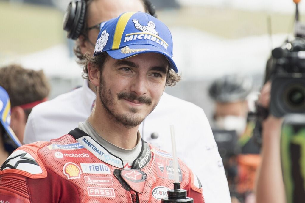 Ducati team racer Francesco Bagnaia celebrates the results in the qualifying round for the MotoGP America series, in Austin, Texas, USA, Saturday (2/10/2021).