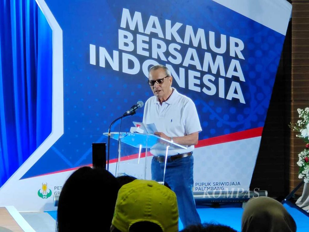 Sekretaris Jenderal PB PABSI Djoko Pramono dalam pembukaan Kejuaraan Nasional Angkat Besi Senior 2022 di Hotel Lorin, Sentul, Bogor, Jawa Barat, Selasa (25/10/2022).