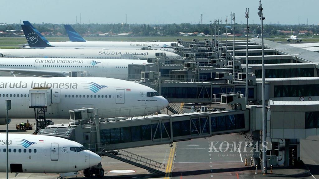 Sejumlah pesawat merapat di Terminal 3 Bandara Soekarno-Hatta, Tangerang, Banten, Senin (2/3/2020). 