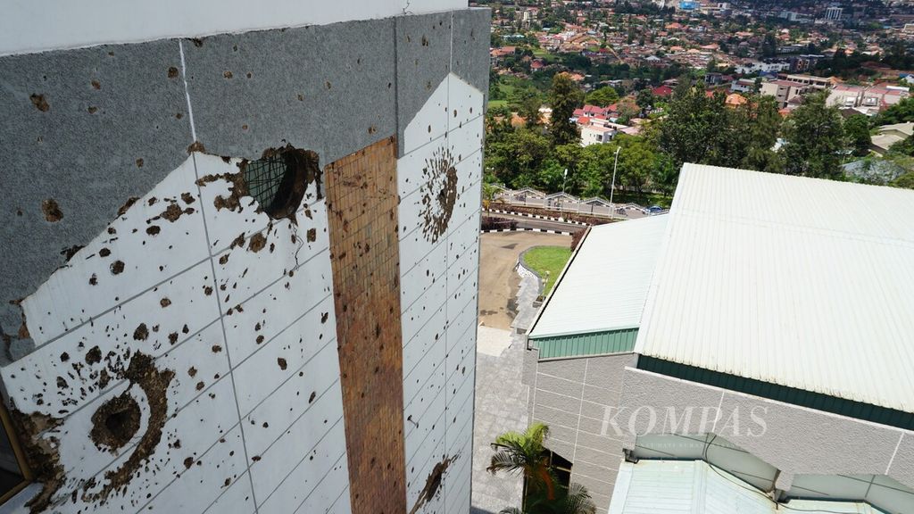 Bekas tembakan dalam tragedi genosida Rwanda 30 tahun silam terekam di Museum Kampanye Antigenosida di kota Kigali, Rwanda, Jumat (3/5/2024).