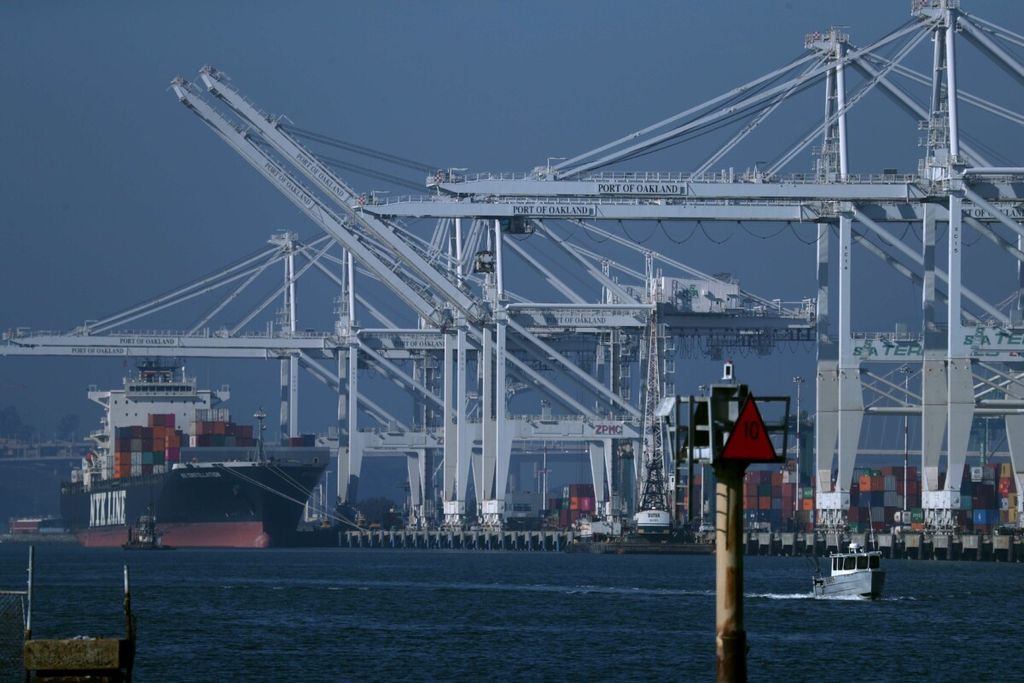 Pelabuhan Oakland, California, Amerika Serikat.