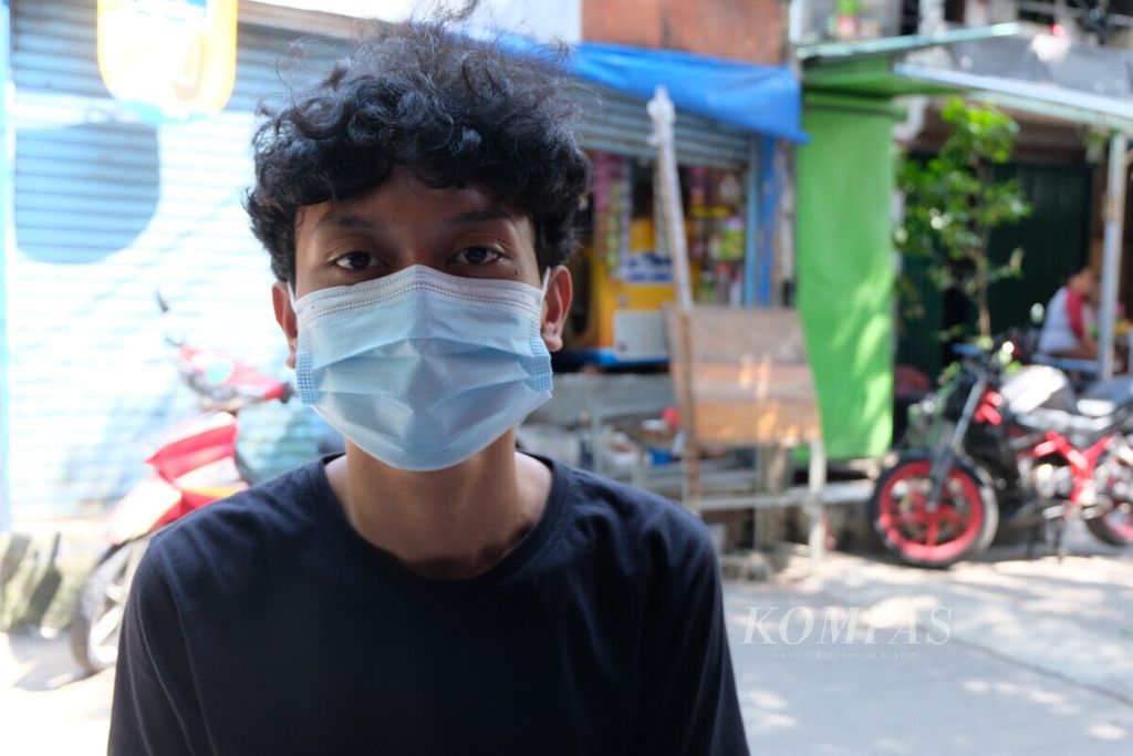 Pemuda Jakarta, Alfajri Ahmad (17), menceritakan kesulitan yang dialami selama pandemi Covid-19, April 2021.