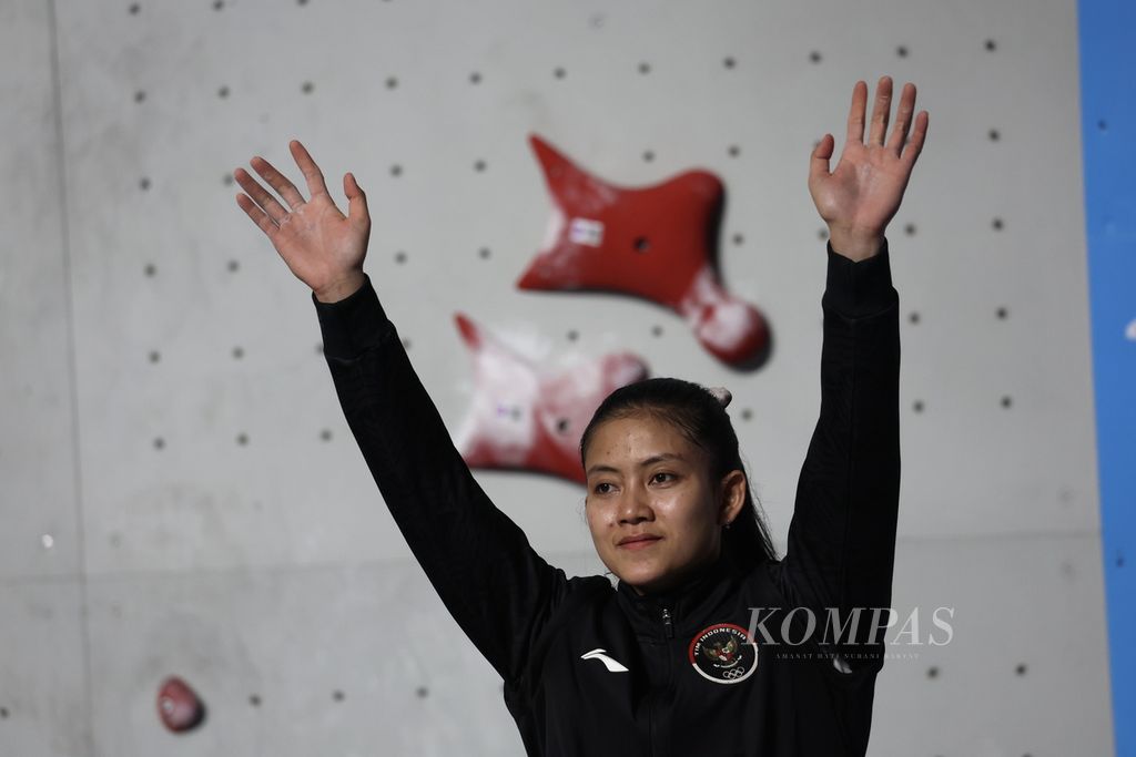 Pemanjat Indonesia, Desak Made Rita Kusuma Dewi, meraih emas dalam final nomor perseorangan atau <i>speed </i>panjat tebing putri Asian Games Hangzhou 2022 di Shaoxing Keqiao Yangshan Sport Climbing Centre, Provinsi Zhejiang, China, Selasa (3/10/2023). 