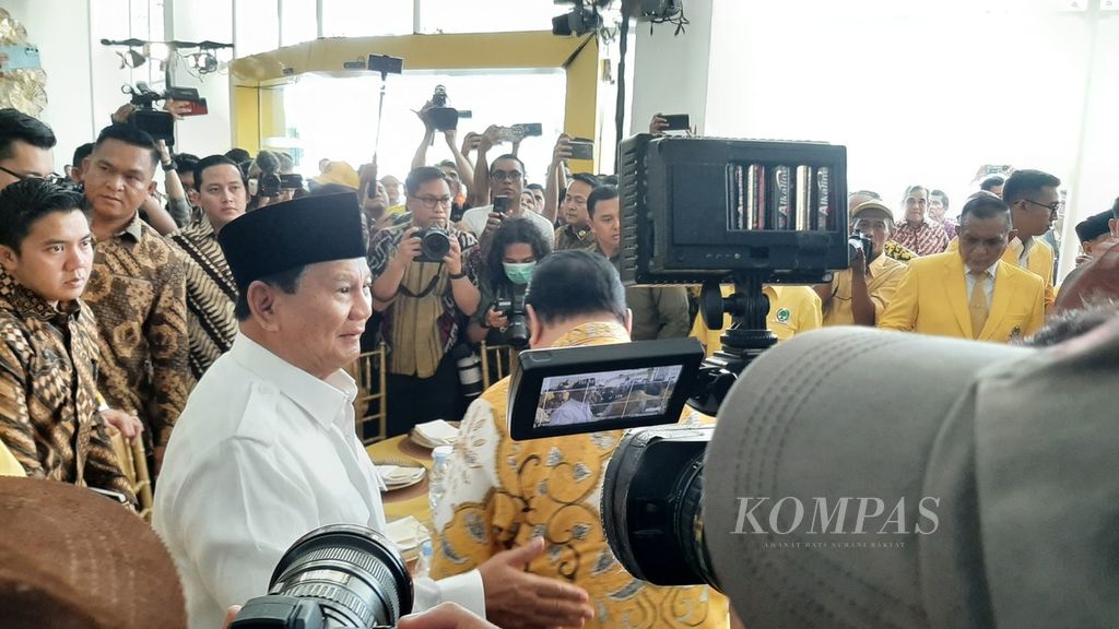 Ketua Umum Partai Gerindra sekaligus bakal calon presiden dari KIM, Prabowo Subianto, hadir dalam acara syukuran HUT Ke-59 Partai Gokar di Jakata, Jumat (20/10/2023).