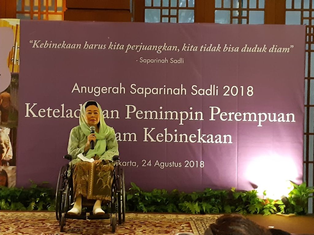 Malam anugerah Saparinah Sadli , jUMAT (24/8/2018) dihadiri Nyonya Sinta Nuriah Wahid (istri Presiden RI ke-4 Abdurrahman Wahid) yang tampil menjadi pembicara kunci dengan tema “Kepemimpinan Perempuan dan Kebinekaan Indonesia”.