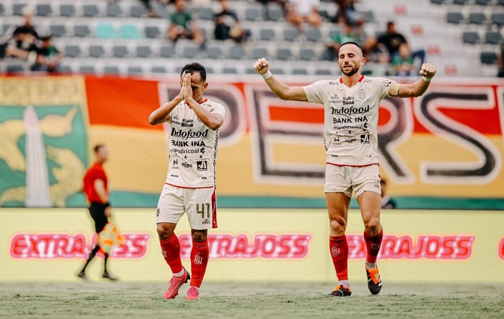 Bali United has secured their spot in the Championship Series of Liga 1 after securing third place in the temporary standings of BRI Liga 1 2023/2024. Bali United earned an additional three points after defeating Persebaya Surabaya in the ongoing BRI Liga 1 2023/2024 match at Gelora Bung Tomo Stadium, Surabaya on Wednesday (24/4/2024).