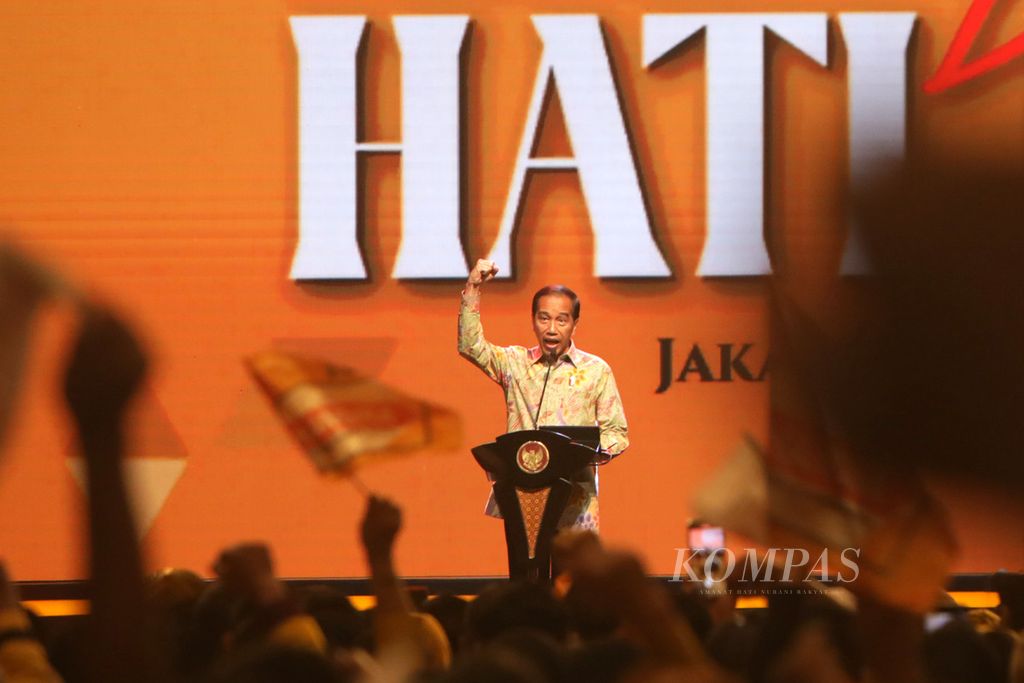 Presiden Joko Widodo menyampaikan pidato dalam perayaan HUT ke-16 Partai Hanura di Jakarta Convention Center, Jakarta, Rabu (21/12/2022). Kegiatan tersebut mengangkat tema Membangun Indonesia dengan Hati Nurani. Acara ini juga dihadiri Wakil Presiden Maruf Amien. 