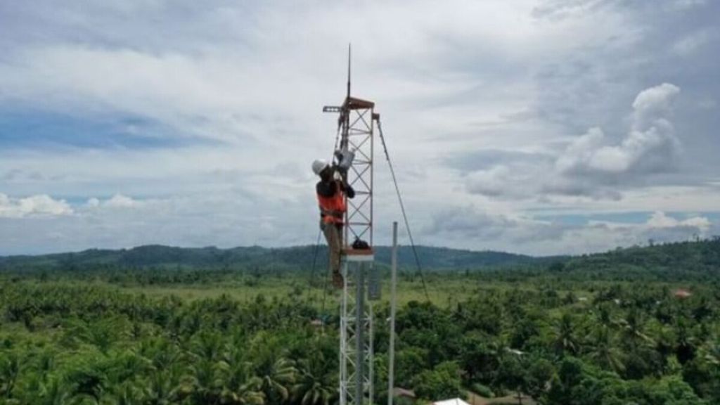 Pembangunan menara telekomunikasi atau <i>base transceiver station </i>di wilayah Papua. Kegiatan ini merupakan implementasi Program Badan Aksesibilitas Telekomunikasi dan Informasi (Bakti) Kementerian Komunikasi dan Informatika.
