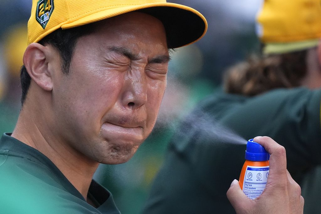 South Korean baseball athlete, Hoy Park, applies sunscreen before starting training in Arizona, United States, in March 2024.