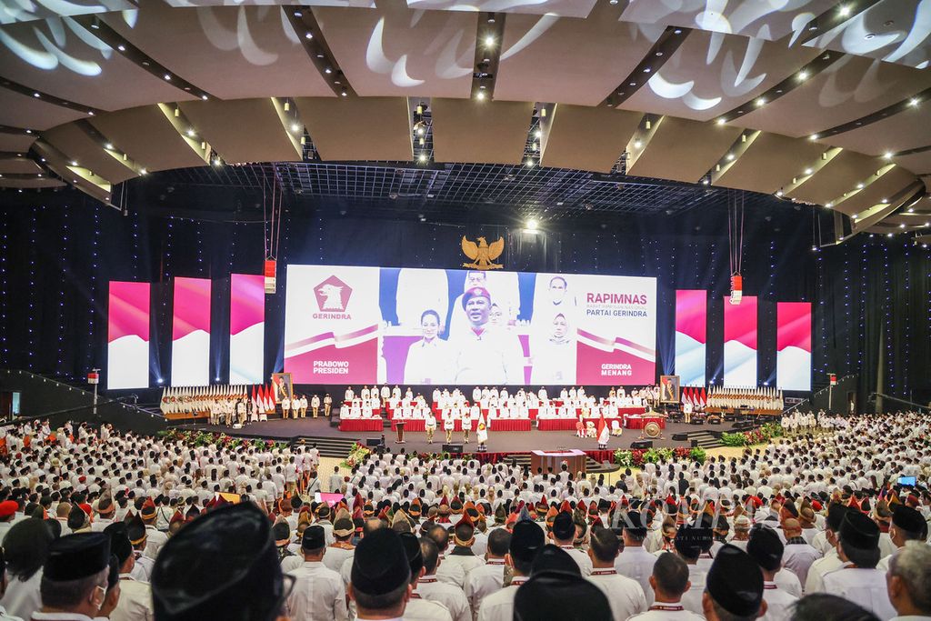 Ribuan kader Partai Gerindra saat menghadiri pembukaan Rapat Pimpinan Nasional Partai Gerindra di Sentul, Bogor, Jawa Barat, Jumat (12/8/2022). 