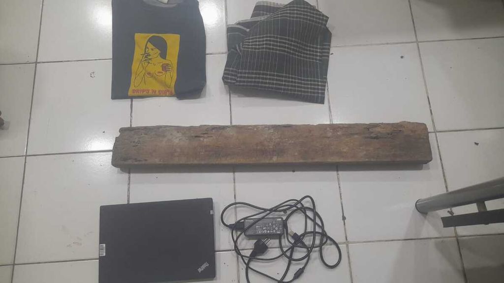 Portrait of a number of pieces of evidence in the murder case of Indah Fitriyani (22), a resident of Cirebon, West Java. Indah is a victim of rape, theft and murder.