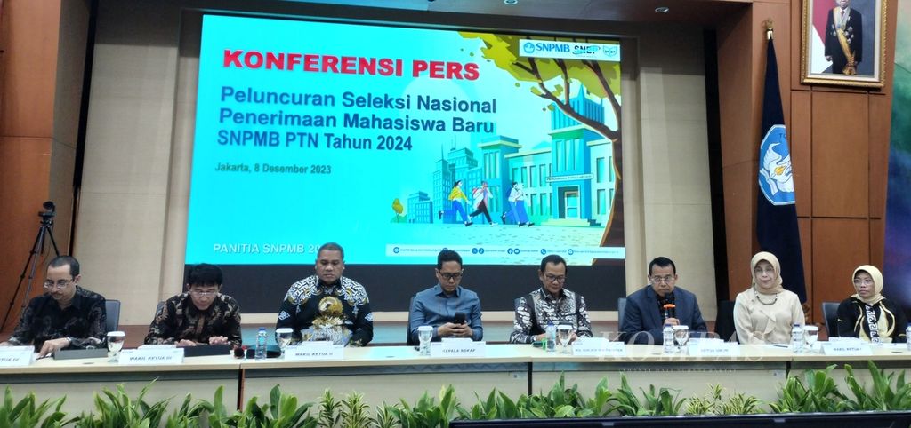 Peluncuran Seleksi Nasional Penerimaan Mahasiswa Baru (SNPMB) di perguruan tinggi negeri tahun 2024 di Jakarta, Jumat (8/12/2023).