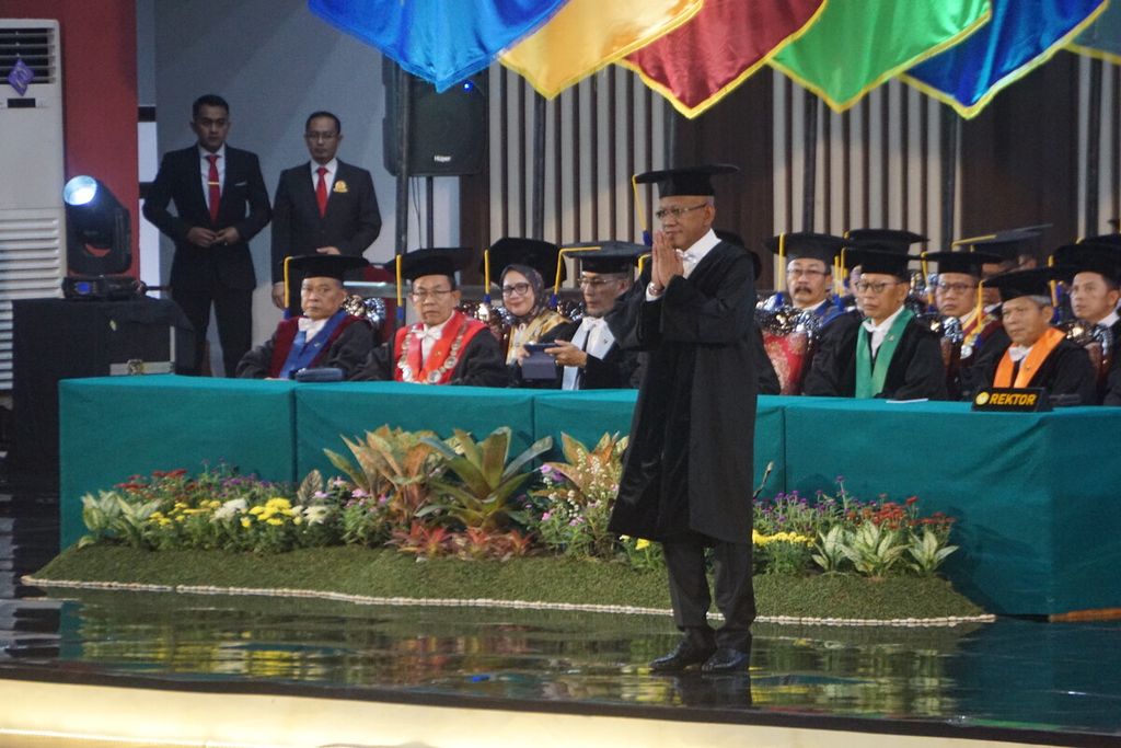 Suasana pengukuhan profesor kehormatan kepada Pius Lustrilanang oleh Universitas Jenderal Soedirman, Purwokerto, Banyumas, Jawa Tengah, Jumat (8/9/2023).