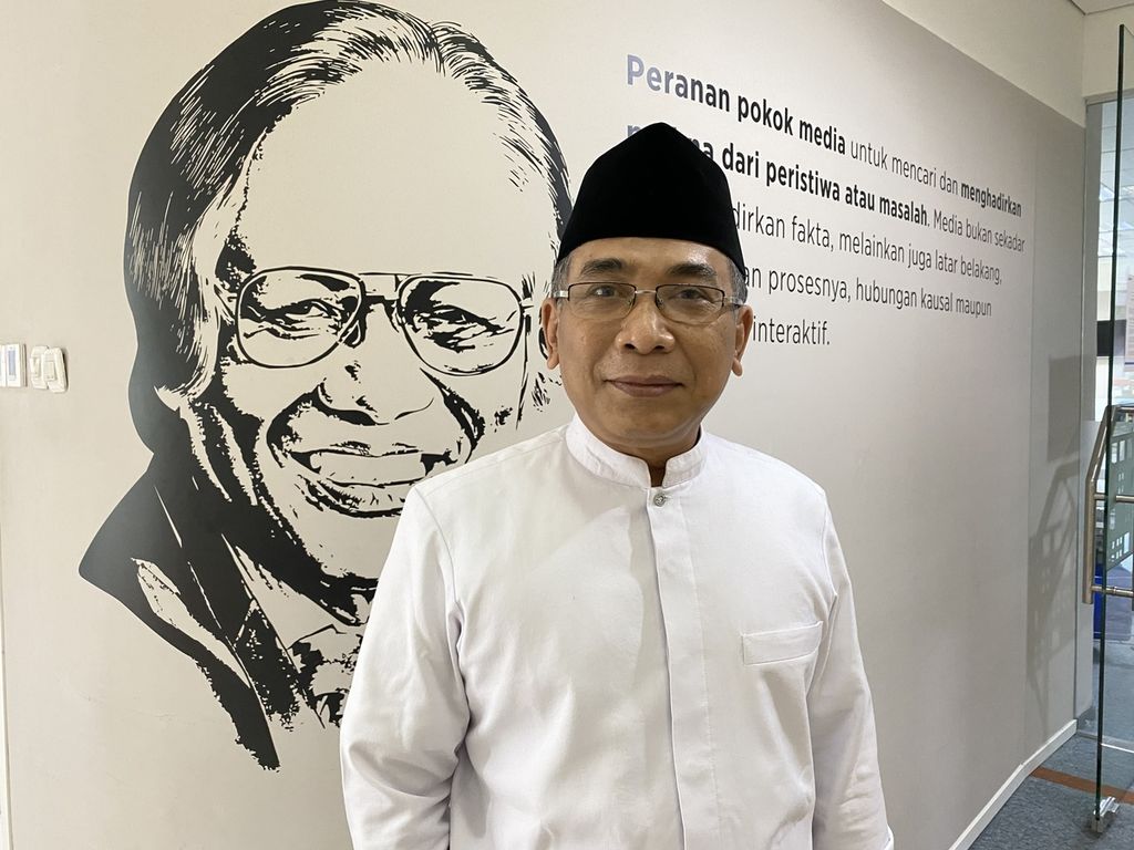 Ketua Imum Pengurus Besar Nahdlatul Ulama Kiai Yahya Cholil Staquf atau dikenal sebagai Gus Yahya saat berkunjung ke kantor Redaksi Harian <i>Kompas</i> di Jakarta, Rabu (6/10/2021).