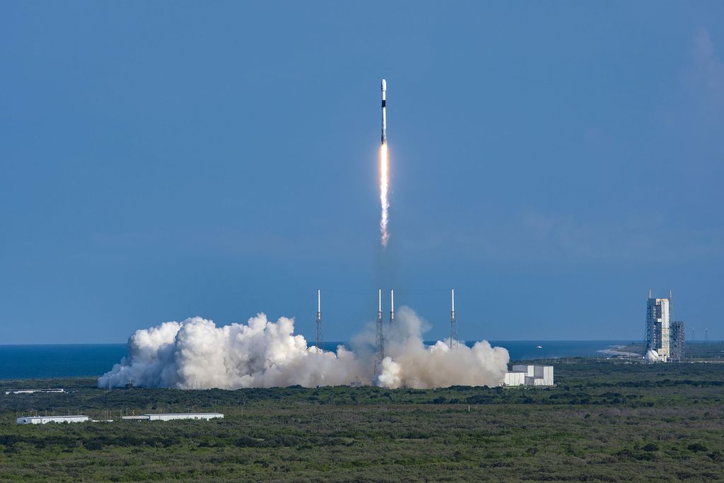 Satelit Satria 1 atau disebut juga Nusantara 3 meluncur menggunakan roket Falcon 9 milik SpaceX dari landas luncur 40 di Pangkalan Angkatan Antariksa Cape Canaveral, Florida, Amerika Serikat, Minggu (18/6/2023) pukul 18.21 waktu setempat atau Senin (19/6/2023) pukul 05.21 WIB.