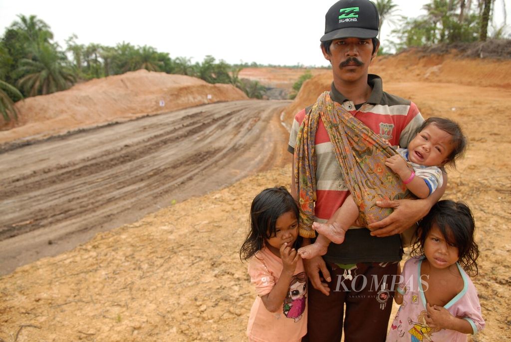 Penyakit kulit dialami warga komunitas adat Orang Rimba di Koto Boyo, Kecamatan Batin XXIV, Batanghari, Jambi, Senin (18/10/2021), menyusul masifnya aktivitas tambang batubara. 