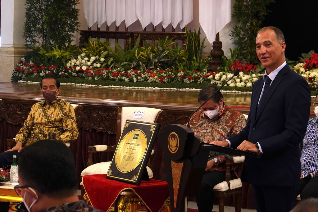 Direktur Jenderal IRRI, Jean Balie ketika memberikan sambutan pada acara penyerahan penghargaan dari Institut Penelitian Padi Internasional (IRRI) kepada pemerintah Republik Indonesia yang digelar di Istana Negara Jakarta, pada Minggu (12/8/2022).