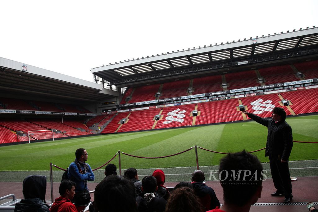 Suasana di dalam Stadion Anfield, Liverpool dalam foto tahun 2020. Menjelang dimulainya Liga Inggris musim 2024/2025, Liverpool belum mengumumkan pembelian pemain baru.