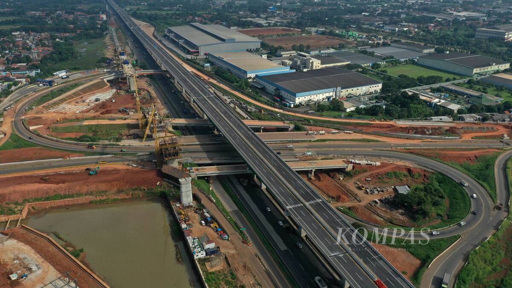 Foto udara pembangunan konstruksi kereta cepat Jakarta-Bandung di Cibitung, Kabupaten Bekasi, Jawa Barat, Senin (4/5/2020).