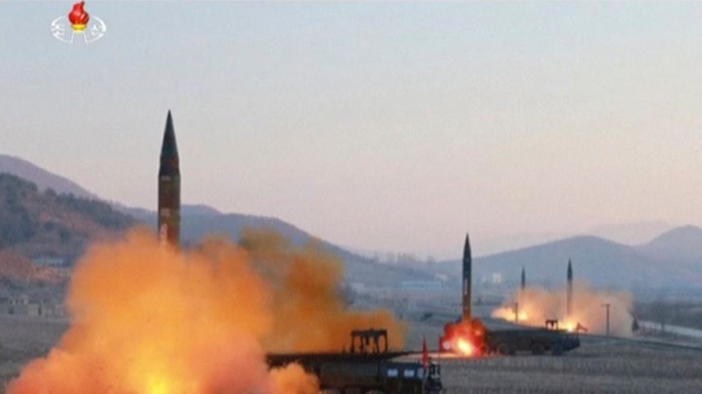  Gambar yang dipublikasikan KRT pada Selasa (7/3) memperlihatkan peluncuran empat rudal yang dilakukan Korea Utara di situs peluncuran rudal Tongchang-ri, Korut, Senin.