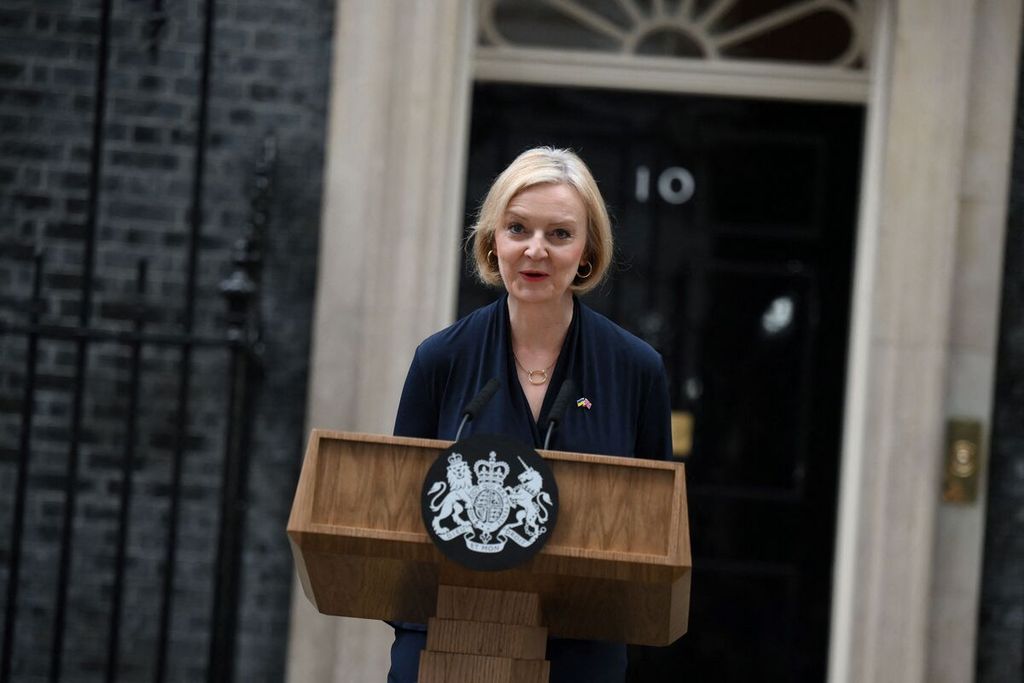 Perdana Menteri Inggris, Liz Truss mengumumkan pengunduran dirinya pada Kamis (20/10/2022) dalam pidato di depan kantornya di Downing Street 10, London, Inggris.