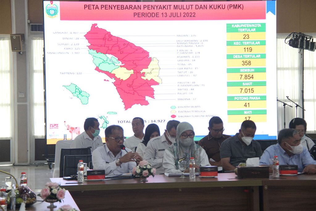Suasana rapat koordinasi penanganan penyakit mulut dan kuku (PMK) di Medan, Sumatera Utara, Rabu (13/7/2022).