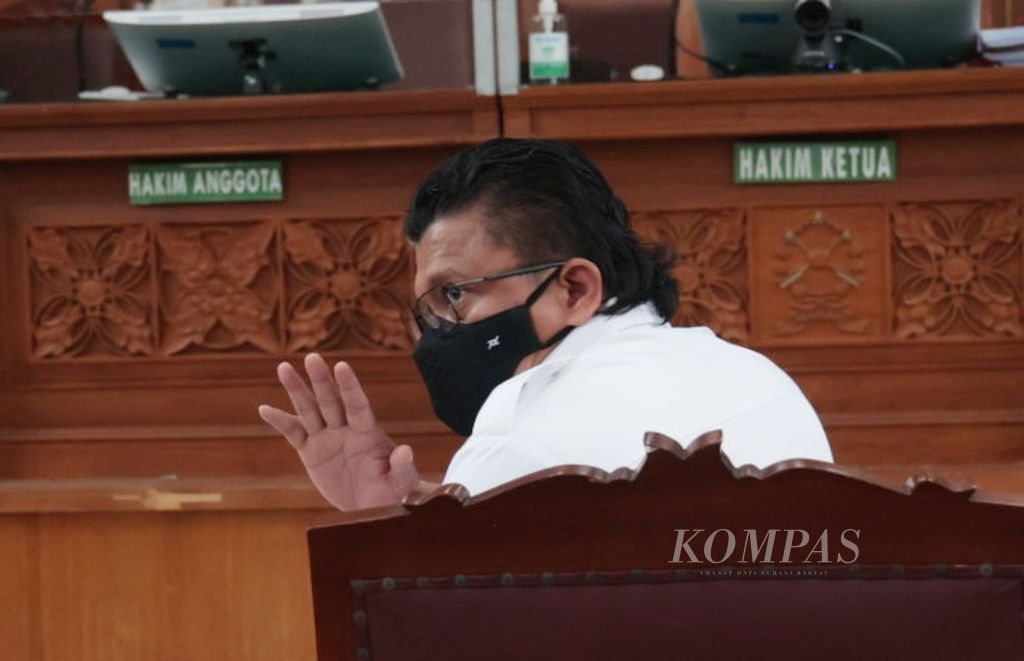 Terdakwa kasus pembunuhan Nofriansyah Yosua Hutabarat atau Brigadir J, Ferdy Sambo, menjalani sidang pembacaan putusan di Pengadilan Negeri Jakarta Selatan, Senin (13/2/2023). 