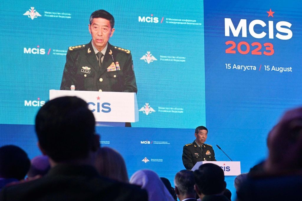 Menteri Pertahanan China Li Shangfu menyampaikan pidato pada ajang Moscow Conference on International Security di Kubinka, pinggiran Moskwa, 15 Agustus 2023. Ini perjalanan luar negeri terakhir Li sebelum dikabarkan menghilang, tiga pekan terakhir. 