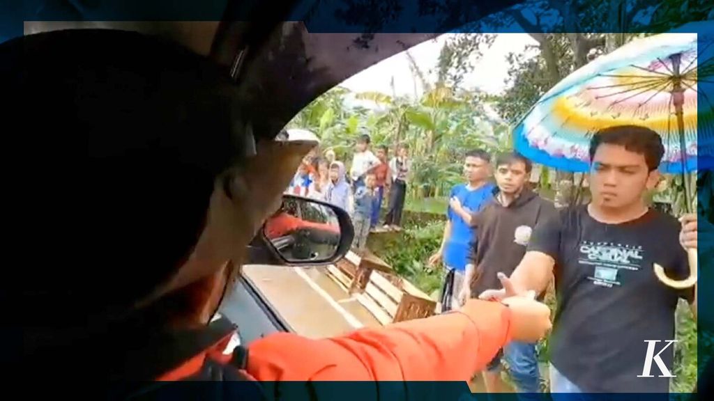  Warga diminta tidak menghadang bantuan gempa Cianjur. Aksi itu diduga dilakukan akibat penyaluran bantuan yang tidak merata.