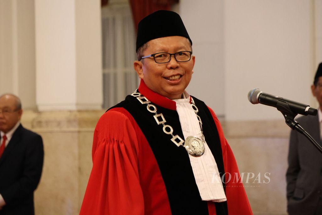 Politisi PPP, Arsul Sani, resmi menjadi Hakim Konstitusi seusai mengucapkan sumpah di Istana Negara, Jakarta, Kamis (18/1/2024). Arsul mengatakan telah mengundurkan diri dari PPP serta DPR/MPR RI.