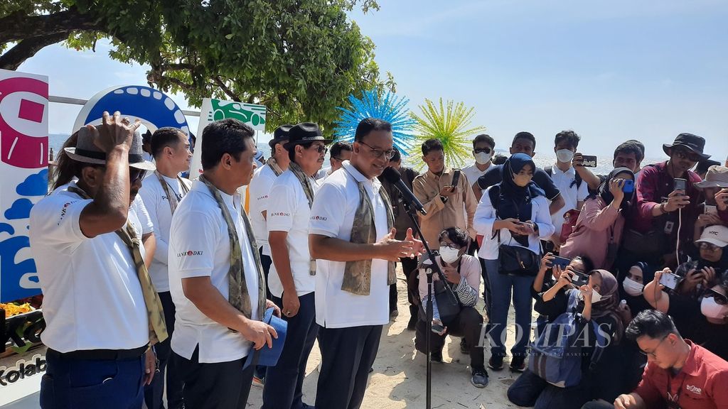 Gubernur DKI Jakarta Anies Baswedan meluncurkan konsep Digital Nomad untuk pengembangan potensi pariwisata Kepulauan Seribu, Selasa (24/5/2022), di Pulau Bidadari, Kepulauan Seribu. Peluncuran dilakukan bersamaan dengan pencanangan perayaan HUT Ke-495 Jakarta yang dimulai 24 Mei sampai 25 Juni 2022.