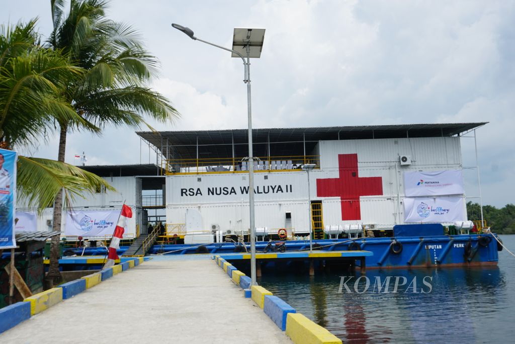 Rumah Sakit Apung Nusa Waluya 2 telah bersandar di dermaga di Distrik Seget, Sorong, Papua Barat Daya, Kamis (7/12/2023).