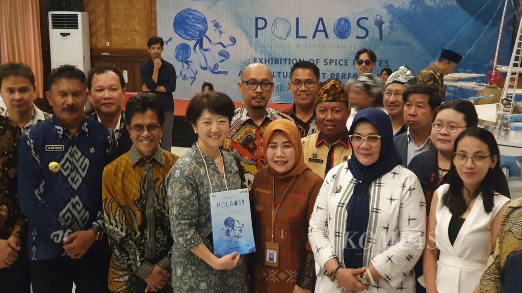 Governor's Advisor for Government, Law, and Politics in Southeast Sulawesi, La Ode Fasikin; Director of UNESCO in Jakarta, Maki Katsuno Hayashikawa, Vice Regent of Wakatobi, Ilmiati Daud, as well as Director of Cultural Development and Utilization, Ministry of Research, Technology and Higher Education, Irini Dewi Wanti, pose for a photo together at the Spice Route exhibition in the series of events for the 15th Southeast Asian Biosphere Reserve Network International Conference at Patuno Resort, Wakatobi Regency, Southeast Sulawesi on Tuesday (30/4/2024).