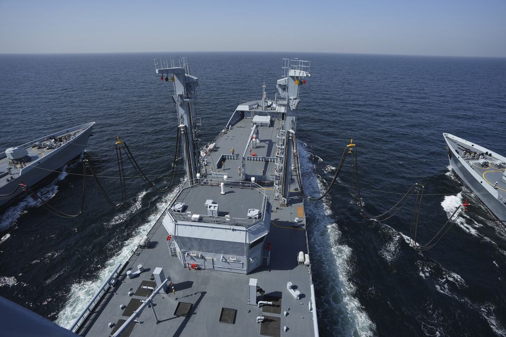 Kapal perang Pakistan dalam latihan Aman-23 di Laut Arab, Senin (13/2/2023). Indonesia ikut dalam latihan perang itu