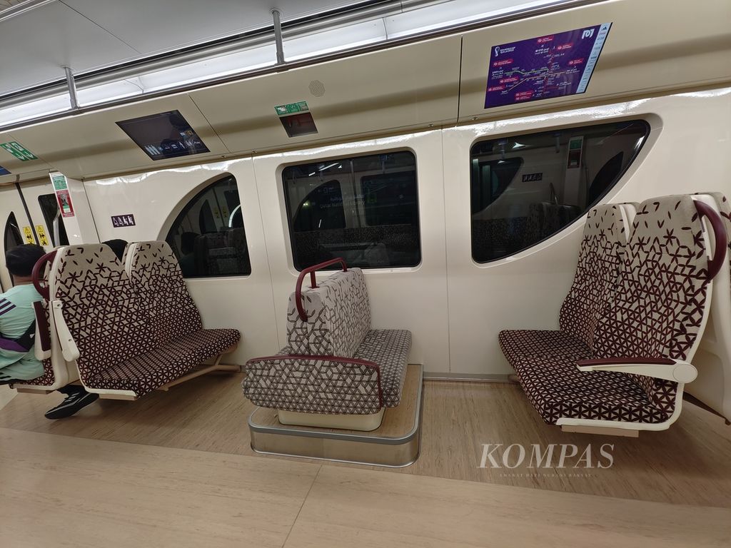 Jenis kursi kelas keluarga di Metro Doha, Kamis (24/11/2022), di Doha, Qatar. Selama perhelatan Piala Dunia, kelas khusus di dalam metro ditiadakan. 