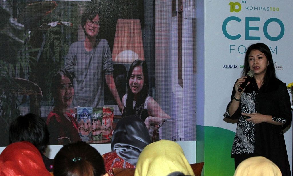 VP Corporate Communication Tokopedia Nuraini Razak menjadi pembicara dalam acara Kompas 100 CEO Forum, di Jakarta, Selasa (12/11/2019). Diskusi Kompas100 itu mengambil tema Kepemimpinan Perempuan: Membangun Budaya Kerja yang Kompetitif di Era Digital.