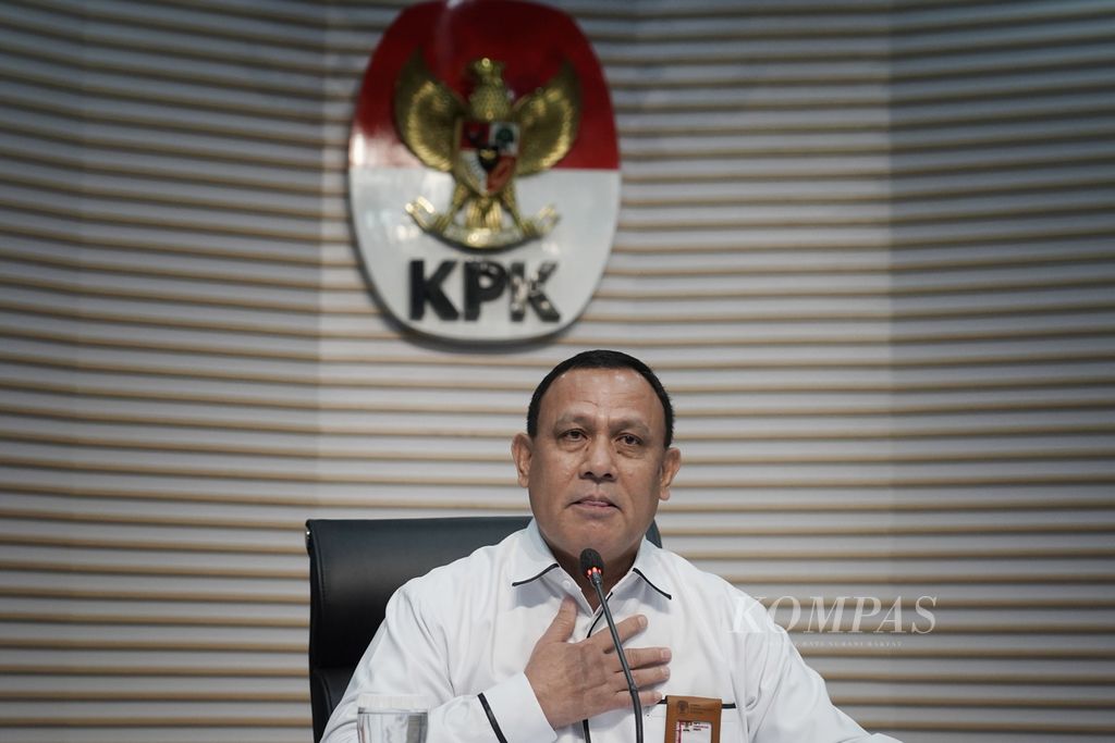 Ketua Komisi Pemberantasan Korupsi (KPK) Firli Bahuri ketika menggelar konferensi pers di Gedung Merah Putih KPK, Jakarta, Senin (20/11/2023). 
