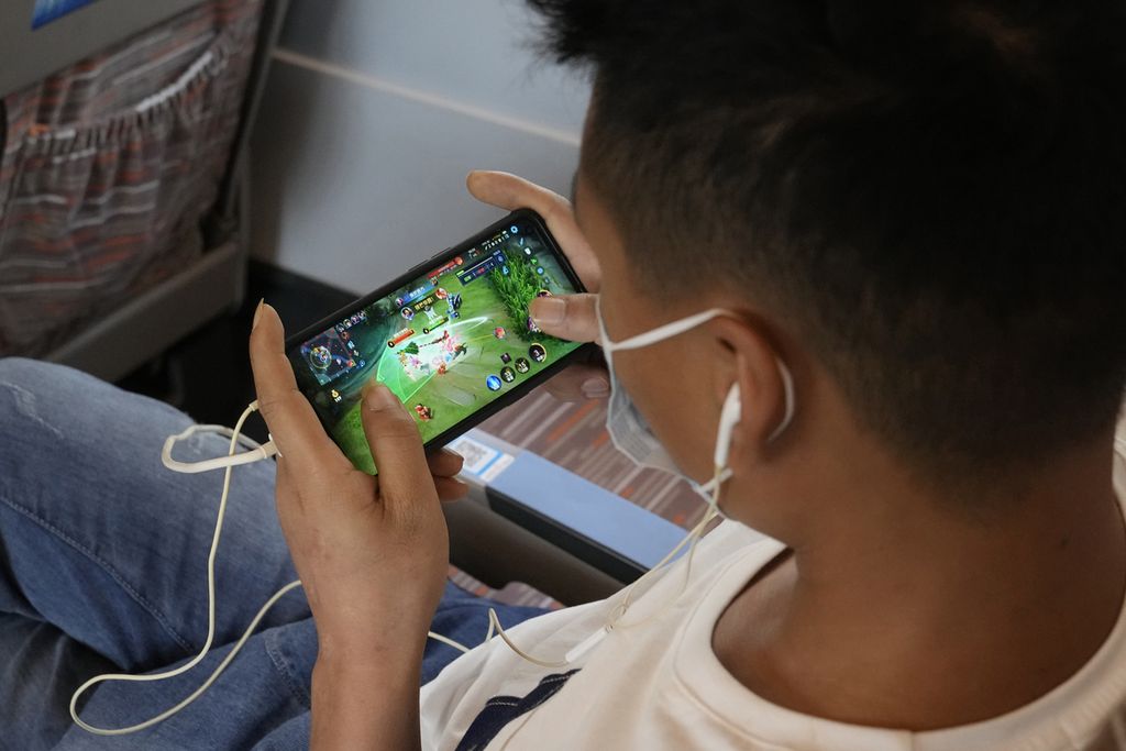A man plays the popular Honor of Kings online game from Chinese gaming platform Tencent on a high speed train from Henan to Beijing, China, Wednesday, Sept. 15, 2021. 