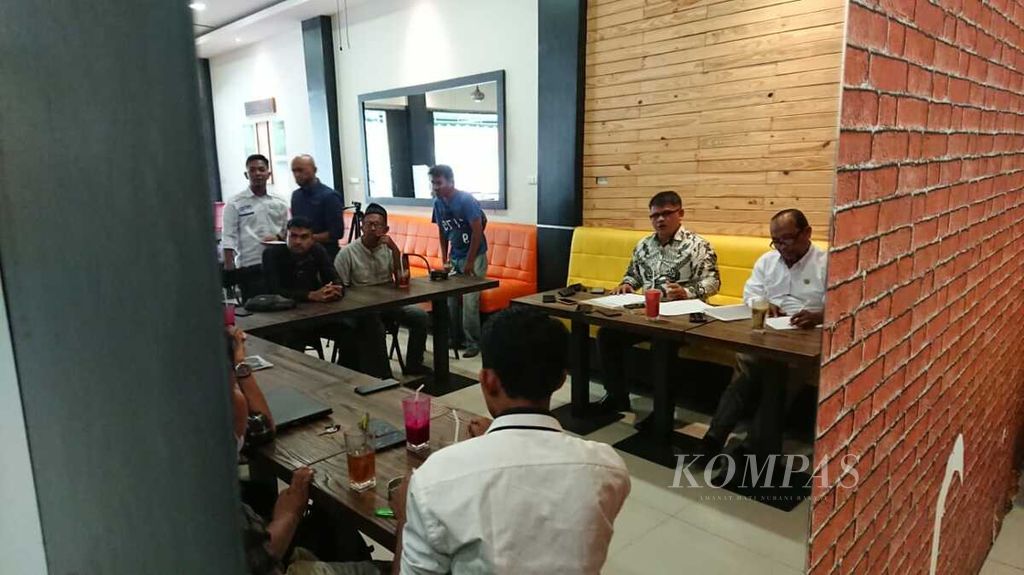 Pengurus Yayasan Lembaga Bantuan Hukum Aceh menggelar konferensi pers, Kamis (10/2/2022), di Banda Aceh, terkait kasus pelecehan seksual terhadap anak di Aceh,