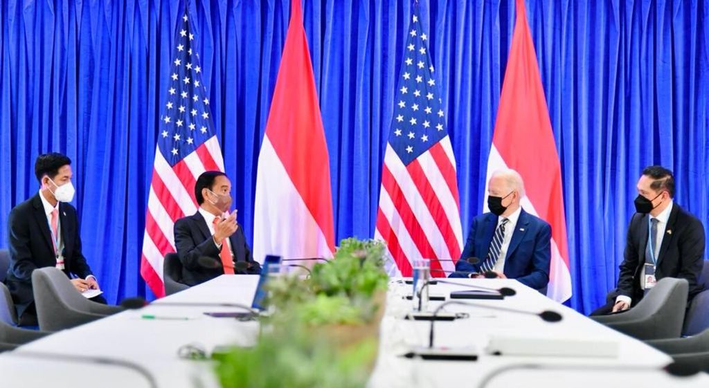 Presiden Joko Widodo membahas sejumlah penguatan kerja sama Indonesia-Amerika Serikat dalam pertemuan bilateral dengan Presiden Amerika Serikat Joe Biden di Scottish Event Campus (SEC), Glasgow, Skotlandia, Senin, 1 November 2021.