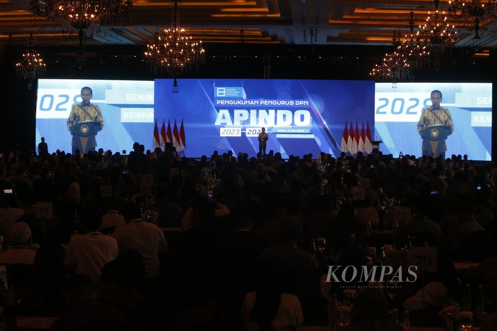 President Joko Widodo delivers a speech at the inauguration of the 2023-2028 Indonesian Entrepreneurs Association (Apindo) DPN Board at Gand Indonesia, Jakarta, Monday (31/7/2023).