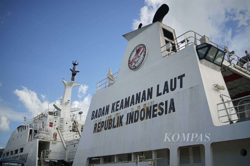 Kapal markas Bakamla, KN Tanjung Datu (301), seperti yang terlihat pada Rabu (8/1/2020) di Pelabuhan Terpadu Angkatan Laut, Natuna.