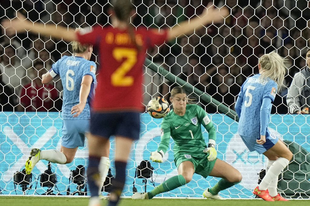 The English national women's team goalkeeper, Mary Earps (middle), makes a save during the Women's World Cup final against Spain in Australia on August 20, 2023.